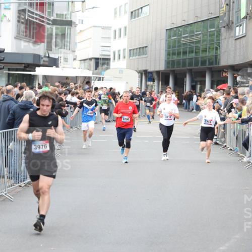 12.06.2026 - Holstenköstenlauf Andreas Tolksdorf http://msf.ph/oto/9747287 12.06.2026 19:55:00 Laufen 3976, 4460, 3717, 3200, 3716 meine-sportfotos.de