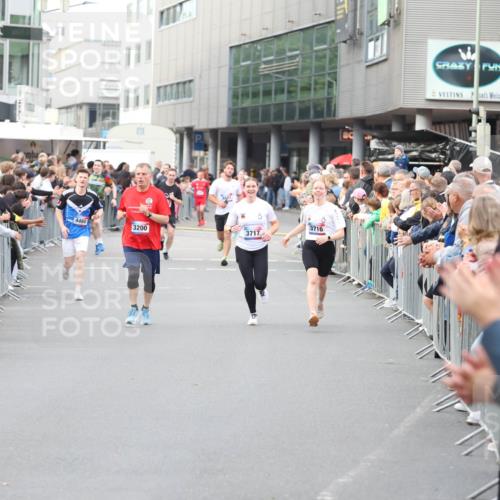 12.06.2026 - Holstenköstenlauf Andreas Tolksdorf http://msf.ph/oto/9747289 12.06.2026 19:55:01 Laufen 4460, 3200, 3717, 3716 meine-sportfotos.de