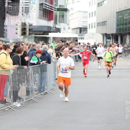 12.06.2026 - Holstenköstenlauf Andreas Tolksdorf http://msf.ph/oto/9747305 12.06.2026 19:55:14 Laufen 3142, 3187 meine-sportfotos.de