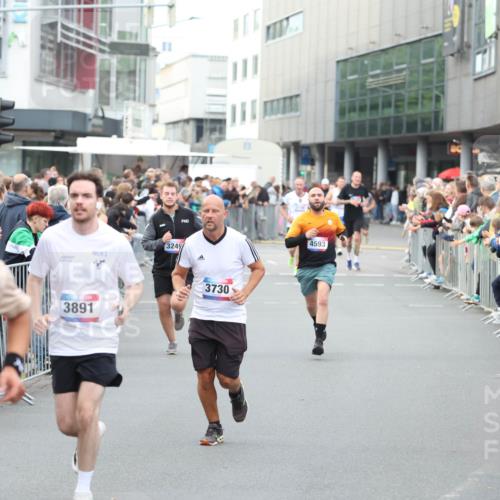 12.06.2026 - Holstenköstenlauf Andreas Tolksdorf http://msf.ph/oto/9747319 12.06.2026 19:55:23 Laufen 1912, 3249, 3891, 3730, 4593 meine-sportfotos.de