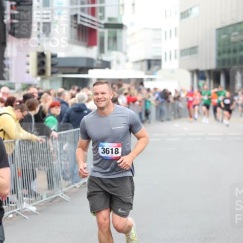 12.06.2026 - Holstenköstenlauf Andreas Tolksdorf http://msf.ph/oto/9747337 12.06.2026 19:55:37 Laufen 3212, 3618 meine-sportfotos.de