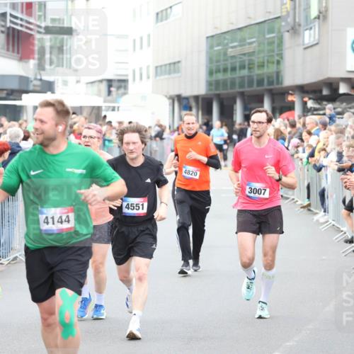 12.06.2026 - Holstenköstenlauf Andreas Tolksdorf http://msf.ph/oto/9747350 12.06.2026 19:55:49 Laufen 310, 4144, 4551, 4820, 3007 meine-sportfotos.de