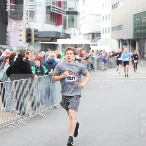 12.06.2026 - Holstenköstenlauf Andreas Tolksdorf http://msf.ph/oto/9747354 12.06.2026 19:55:55 Laufen 3537 meine-sportfotos.de
