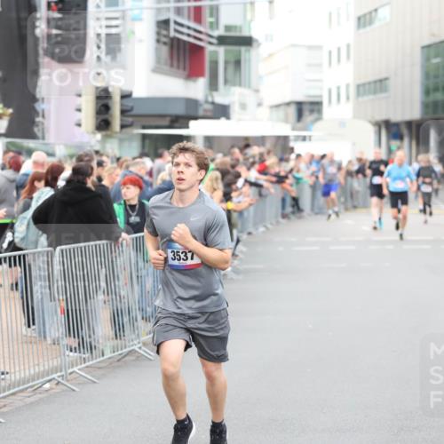 12.06.2026 - Holstenköstenlauf Andreas Tolksdorf http://msf.ph/oto/9747355 12.06.2026 19:55:55 Laufen 3537 meine-sportfotos.de