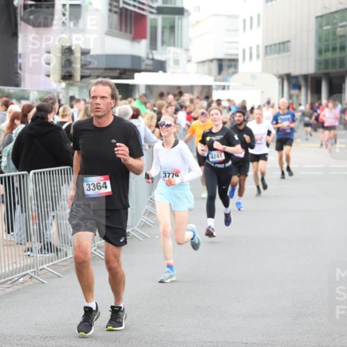 12.06.2026 - Holstenköstenlauf Andreas Tolksdorf http://msf.ph/oto/9747376 12.06.2026 19:56:22 Laufen 3779, 3364, 4241 meine-sportfotos.de