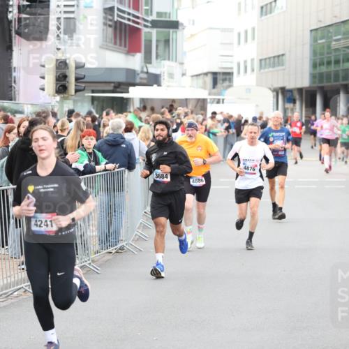 12.06.2026 - Holstenköstenlauf Andreas Tolksdorf http://msf.ph/oto/9747381 12.06.2026 19:56:24 Laufen 3684, 4888, 4241, 4876 meine-sportfotos.de