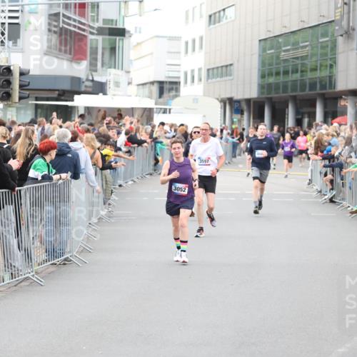 12.06.2026 - Holstenköstenlauf Andreas Tolksdorf http://msf.ph/oto/9747412 12.06.2026 19:56:59 Laufen 3052, 3597, 460 meine-sportfotos.de