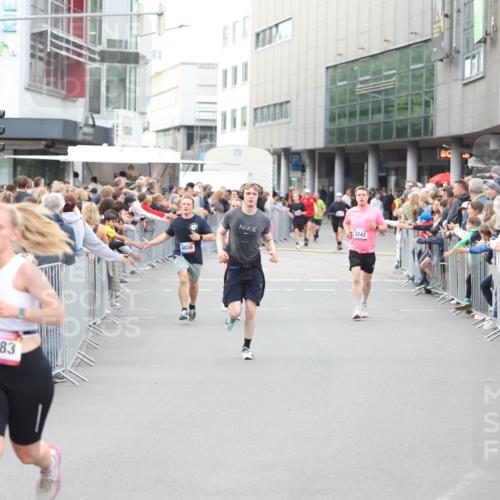 12.06.2026 - Holstenköstenlauf Andreas Tolksdorf http://msf.ph/oto/9747429 12.06.2026 19:57:13 Laufen 3483, 4836, 3242 meine-sportfotos.de