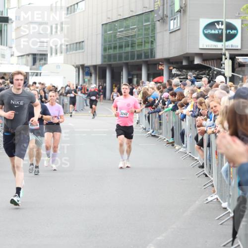 12.06.2026 - Holstenköstenlauf Andreas Tolksdorf http://msf.ph/oto/9747430 12.06.2026 19:57:15 Laufen 4800, 3242 meine-sportfotos.de
