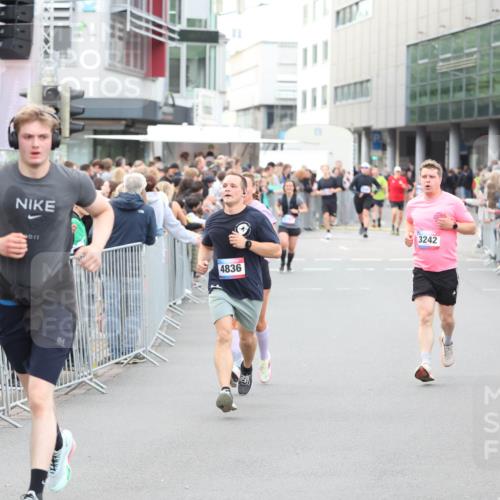 12.06.2026 - Holstenköstenlauf Andreas Tolksdorf http://msf.ph/oto/9747433 12.06.2026 19:57:17 Laufen 4836, 3242 meine-sportfotos.de