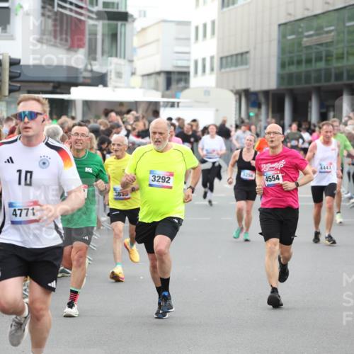 12.06.2026 - Holstenköstenlauf Andreas Tolksdorf http://msf.ph/oto/9747480 12.06.2026 19:58:00 Laufen 10, 4771, 3853, 3292, 3256, 4443, 4554 meine-sportfotos.de
