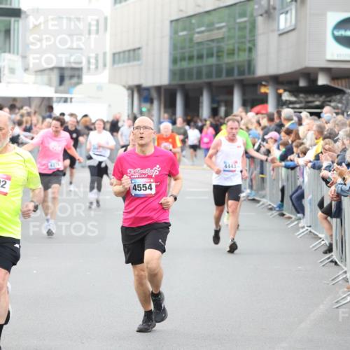 12.06.2026 - Holstenköstenlauf Andreas Tolksdorf http://msf.ph/oto/9747482 12.06.2026 19:58:01 Laufen 3292, 4554, 4443 meine-sportfotos.de