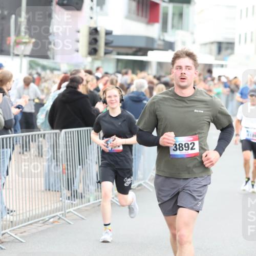 12.06.2026 - Holstenköstenlauf Andreas Tolksdorf http://msf.ph/oto/9747493 12.06.2026 19:58:15 Laufen 3892, 79, 3745 meine-sportfotos.de