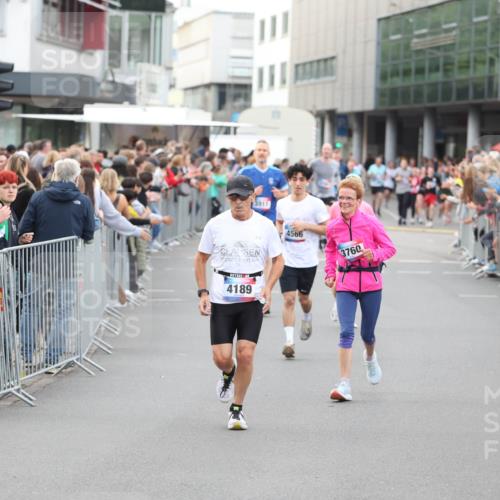 12.06.2026 - Holstenköstenlauf Andreas Tolksdorf http://msf.ph/oto/9747495 12.06.2026 19:58:17 Laufen 3911, 4189, 4566, 3760 meine-sportfotos.de