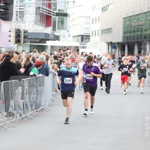 12.06.2026 - Holstenköstenlauf Andreas Tolksdorf http://msf.ph/oto/9747507 12.06.2026 19:58:29 Laufen 3260, 4088, 626, 3511 meine-sportfotos.de