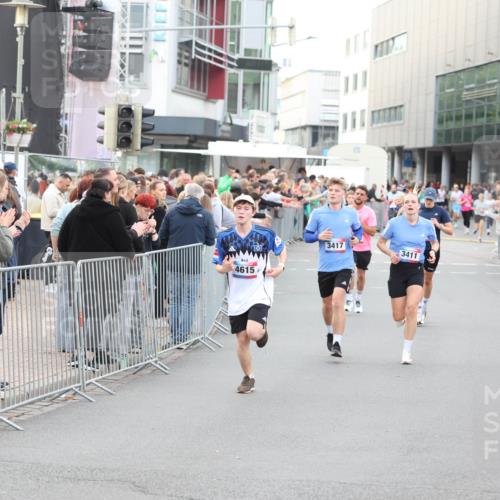 12.06.2026 - Holstenköstenlauf Andreas Tolksdorf http://msf.ph/oto/9747529 12.06.2026 19:58:47 Laufen 4615, 3417, 3411 meine-sportfotos.de