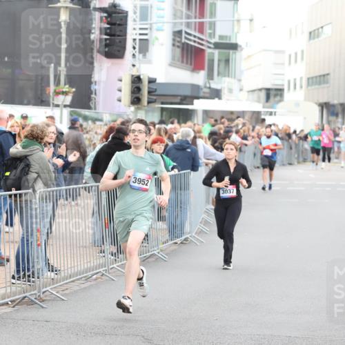 12.06.2026 - Holstenköstenlauf Andreas Tolksdorf http://msf.ph/oto/9747541 12.06.2026 19:58:53 Laufen 3952, 3037 meine-sportfotos.de