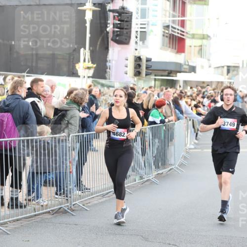 12.06.2026 - Holstenköstenlauf Andreas Tolksdorf http://msf.ph/oto/9747617 12.06.2026 20:00:15 Laufen 4682, 3749, 3176 meine-sportfotos.de