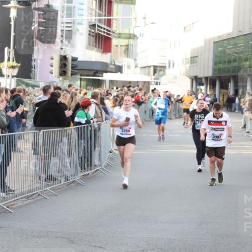 12.06.2026 - Holstenköstenlauf Andreas Tolksdorf http://msf.ph/oto/9747621 12.06.2026 20:00:20 Laufen 3269, 323, 3382, 3231 meine-sportfotos.de