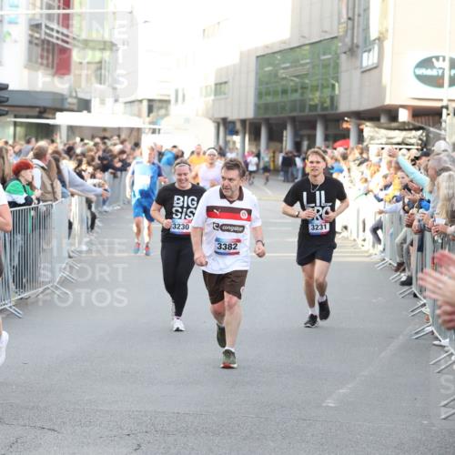 12.06.2026 - Holstenköstenlauf Andreas Tolksdorf http://msf.ph/oto/9747625 12.06.2026 20:00:22 Laufen 3269, 3230, 3382, 3231 meine-sportfotos.de