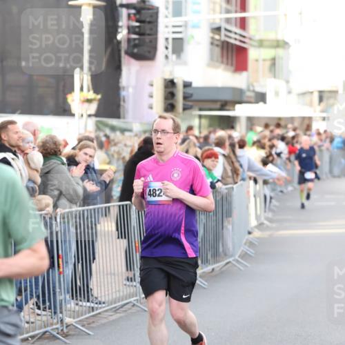 12.06.2026 - Holstenköstenlauf Andreas Tolksdorf http://msf.ph/oto/9747642 12.06.2026 20:00:48 Laufen 3362, 482 meine-sportfotos.de