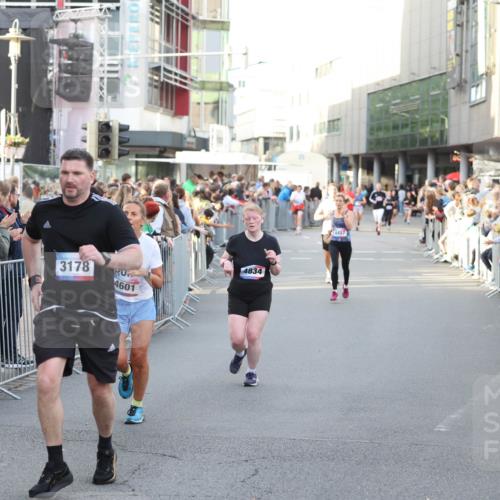 12.06.2026 - Holstenköstenlauf Andreas Tolksdorf http://msf.ph/oto/9747654 12.06.2026 20:00:58 Laufen 3178, 4601, 4834 meine-sportfotos.de