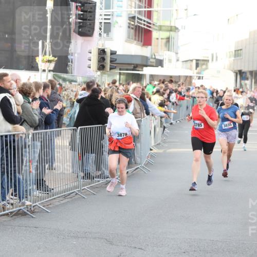 12.06.2026 - Holstenköstenlauf Andreas Tolksdorf http://msf.ph/oto/9747660 12.06.2026 20:01:09 Laufen 3879, 3785, 3835, 4246 meine-sportfotos.de