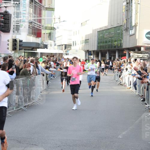 12.06.2026 - Holstenköstenlauf Andreas Tolksdorf http://msf.ph/oto/9747683 12.06.2026 20:01:31 Laufen 3907, 3284, 4382, 4890 meine-sportfotos.de