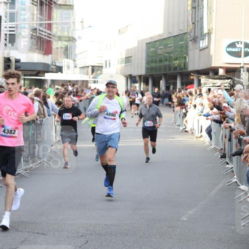 12.06.2026 - Holstenköstenlauf Andreas Tolksdorf http://msf.ph/oto/9747688 12.06.2026 20:01:34 Laufen 4382, 2030, 3284, 4890, 3558 meine-sportfotos.de