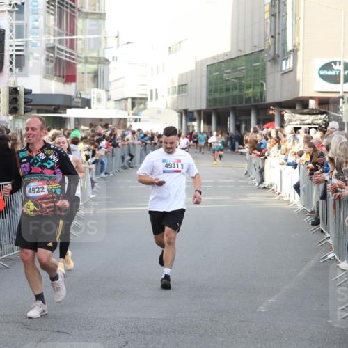 12.06.2026 - Holstenköstenlauf Andreas Tolksdorf http://msf.ph/oto/9747711 12.06.2026 20:01:46 Laufen 4922, 4931 meine-sportfotos.de