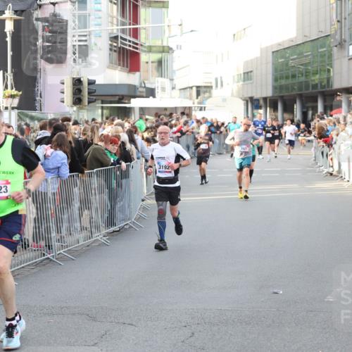 12.06.2026 - Holstenköstenlauf Andreas Tolksdorf http://msf.ph/oto/9747718 12.06.2026 20:02:01 Laufen 4223, 3192, 3921 meine-sportfotos.de