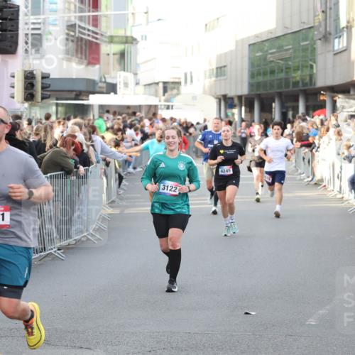 12.06.2026 - Holstenköstenlauf Andreas Tolksdorf http://msf.ph/oto/9747726 12.06.2026 20:02:07 Laufen 3921, 3122, 4245 meine-sportfotos.de