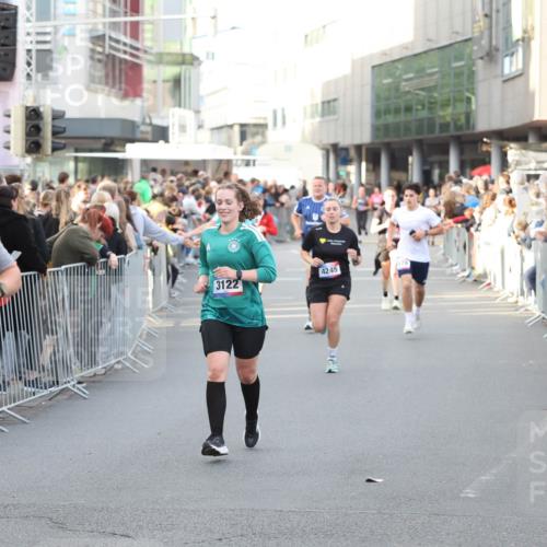 12.06.2026 - Holstenköstenlauf Andreas Tolksdorf http://msf.ph/oto/9747727 12.06.2026 20:02:08 Laufen 11, 4245, 3122, 3921 meine-sportfotos.de