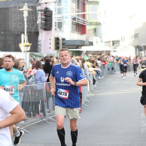12.06.2026 - Holstenköstenlauf Andreas Tolksdorf http://msf.ph/oto/9747736 12.06.2026 20:02:13 Laufen 4878, 4880, 3079 meine-sportfotos.de