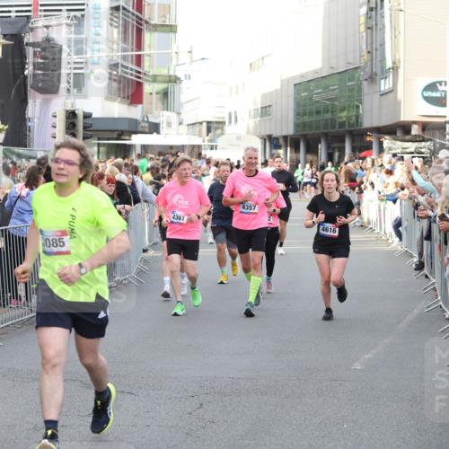 12.06.2026 - Holstenköstenlauf Andreas Tolksdorf http://msf.ph/oto/9747756 12.06.2026 20:02:49 Laufen 085, 4361, 4357, 4616 meine-sportfotos.de