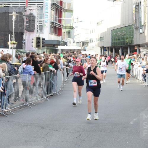 12.06.2026 - Holstenköstenlauf Andreas Tolksdorf http://msf.ph/oto/9747770 12.06.2026 20:03:03 Laufen 3950 meine-sportfotos.de
