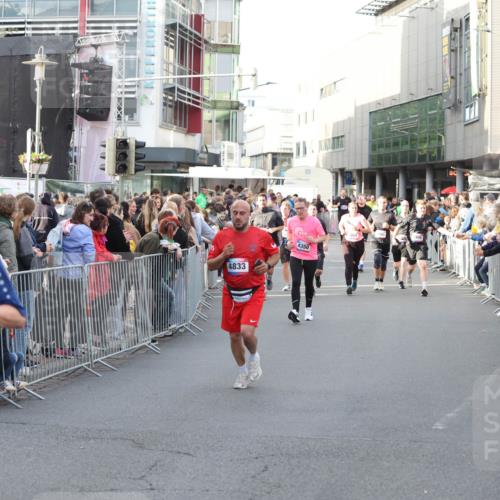 12.06.2026 - Holstenköstenlauf Andreas Tolksdorf http://msf.ph/oto/9747793 12.06.2026 20:03:27 Laufen 4557, 4833, 4350 meine-sportfotos.de
