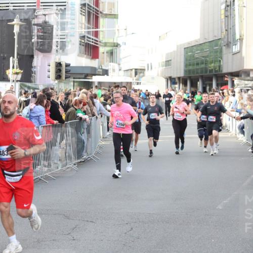 12.06.2026 - Holstenköstenlauf Andreas Tolksdorf http://msf.ph/oto/9747796 12.06.2026 20:03:29 Laufen 483, 3940, 3905 meine-sportfotos.de