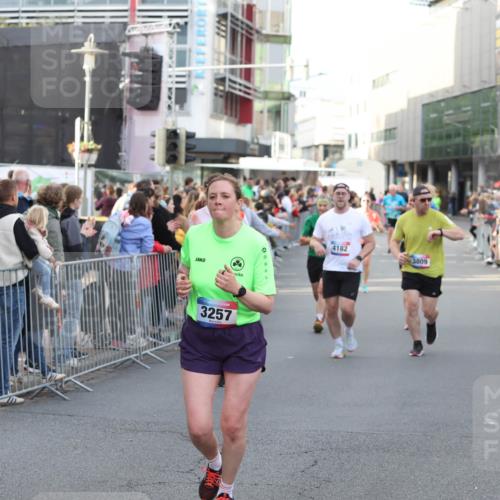 12.06.2026 - Holstenköstenlauf Andreas Tolksdorf http://msf.ph/oto/9747813 12.06.2026 20:03:43 Laufen 3257, 4182, 3809 meine-sportfotos.de