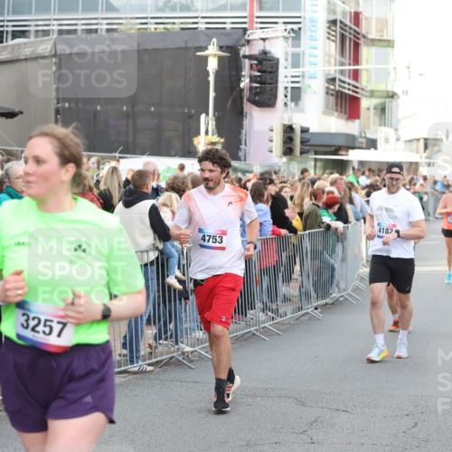 12.06.2026 - Holstenköstenlauf Andreas Tolksdorf http://msf.ph/oto/9747814 12.06.2026 20:03:44 Laufen 3257, 1, 4753, 4182, 3809 meine-sportfotos.de