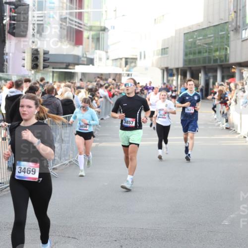 12.06.2026 - Holstenköstenlauf Andreas Tolksdorf http://msf.ph/oto/9747864 12.06.2026 20:04:43 Laufen 3469, 3856, 3621, 3620, 3857 meine-sportfotos.de