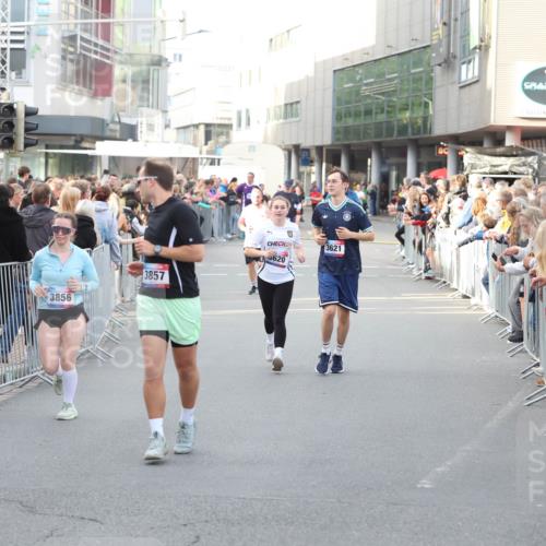 12.06.2026 - Holstenköstenlauf Andreas Tolksdorf http://msf.ph/oto/9747866 12.06.2026 20:04:44 Laufen 24, 3621, 620, 3857, 3856 meine-sportfotos.de