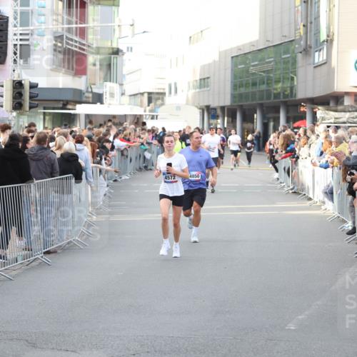 12.06.2026 - Holstenköstenlauf Andreas Tolksdorf http://msf.ph/oto/9747887 12.06.2026 20:05:10 Laufen 4268, 4572, 4850 meine-sportfotos.de