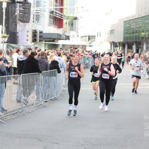 12.06.2026 - Holstenköstenlauf Andreas Tolksdorf http://msf.ph/oto/9747902 12.06.2026 20:05:27 Laufen 4549, 333, 4547, 4617, 4766 meine-sportfotos.de