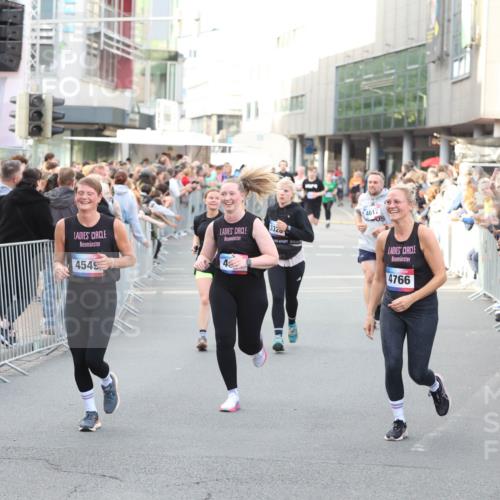 12.06.2026 - Holstenköstenlauf Andreas Tolksdorf http://msf.ph/oto/9747904 12.06.2026 20:05:28 Laufen 4545, 4, 3320, 4617, 4766 meine-sportfotos.de
