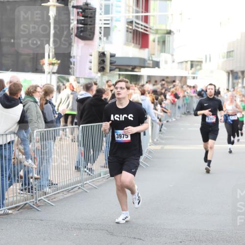 12.06.2026 - Holstenköstenlauf Andreas Tolksdorf http://msf.ph/oto/9747912 12.06.2026 20:05:36 Laufen 3975, 3357 meine-sportfotos.de