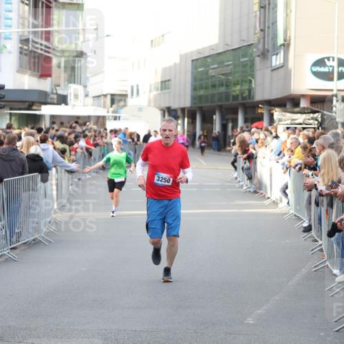12.06.2026 - Holstenköstenlauf Andreas Tolksdorf http://msf.ph/oto/9747931 12.06.2026 20:05:56 Laufen 3250 meine-sportfotos.de