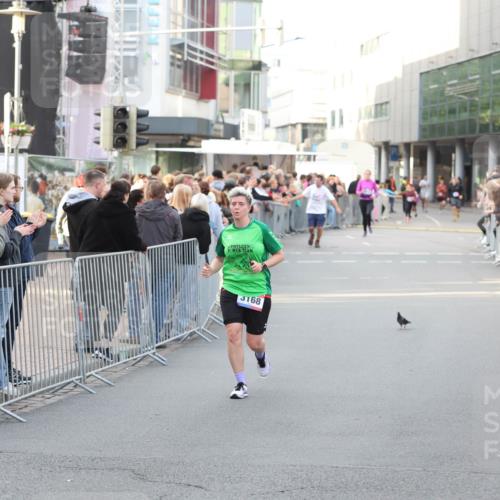 12.06.2026 - Holstenköstenlauf Andreas Tolksdorf http://msf.ph/oto/9747935 12.06.2026 20:06:01 Laufen 3168 meine-sportfotos.de