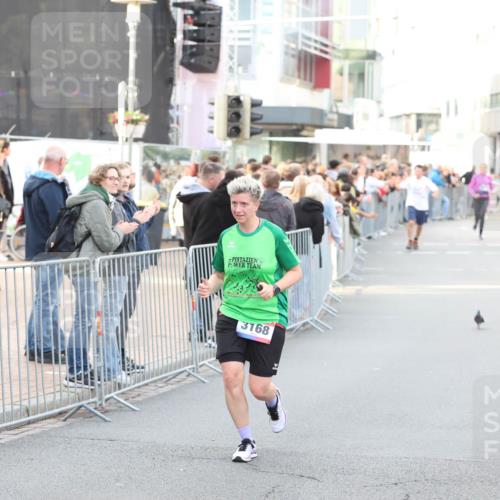 12.06.2026 - Holstenköstenlauf Andreas Tolksdorf http://msf.ph/oto/9747936 12.06.2026 20:06:03 Laufen 3168 meine-sportfotos.de