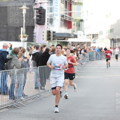 12.06.2026 - Holstenköstenlauf Andreas Tolksdorf http://msf.ph/oto/9747950 12.06.2026 20:06:24 Laufen 14, 3690 meine-sportfotos.de